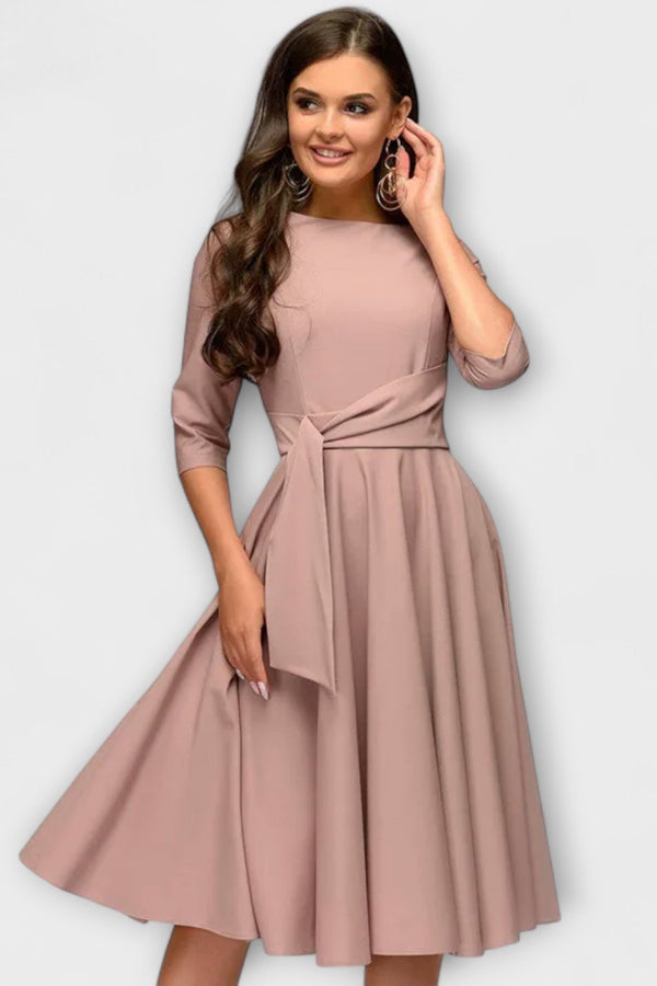 Elegantes Swing-Kleid